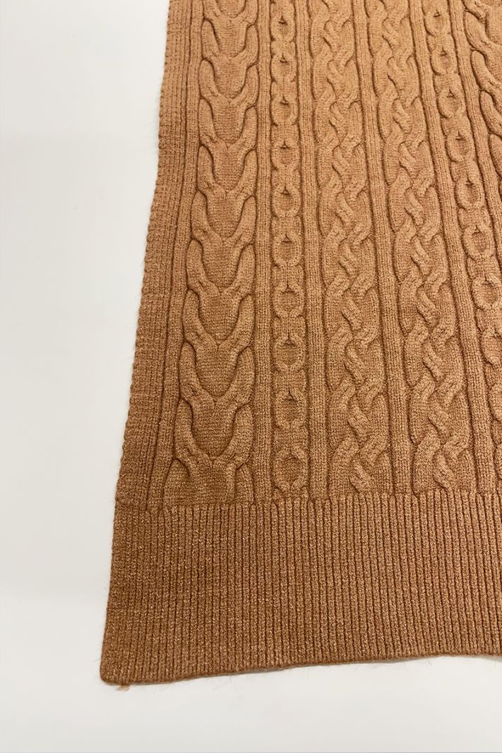 Pynių rašto camel spalvos šalikas