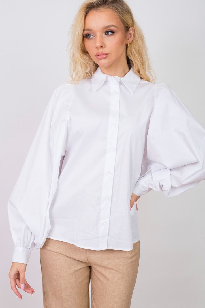 Balti marškiniai pūstomis rankovėmis