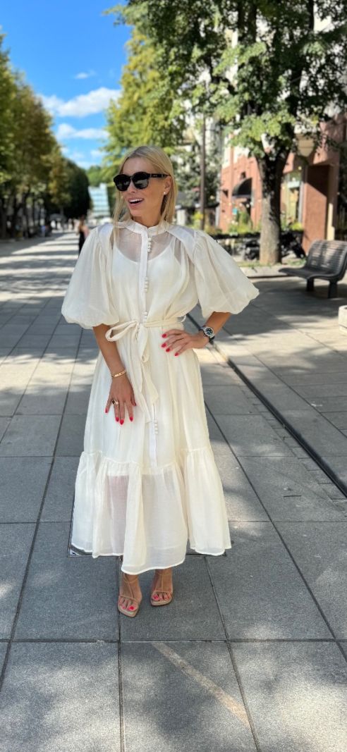Ilga suknelė trumpomis rankovėmis Vanilla