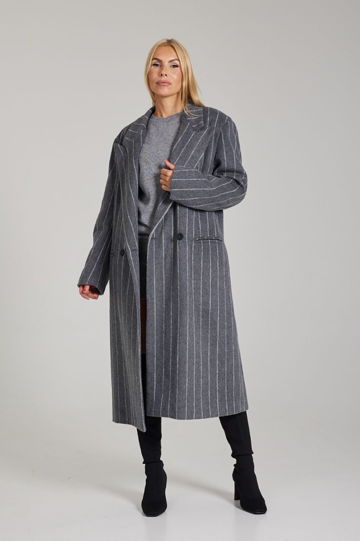 Dryžuotas oversized paltas
