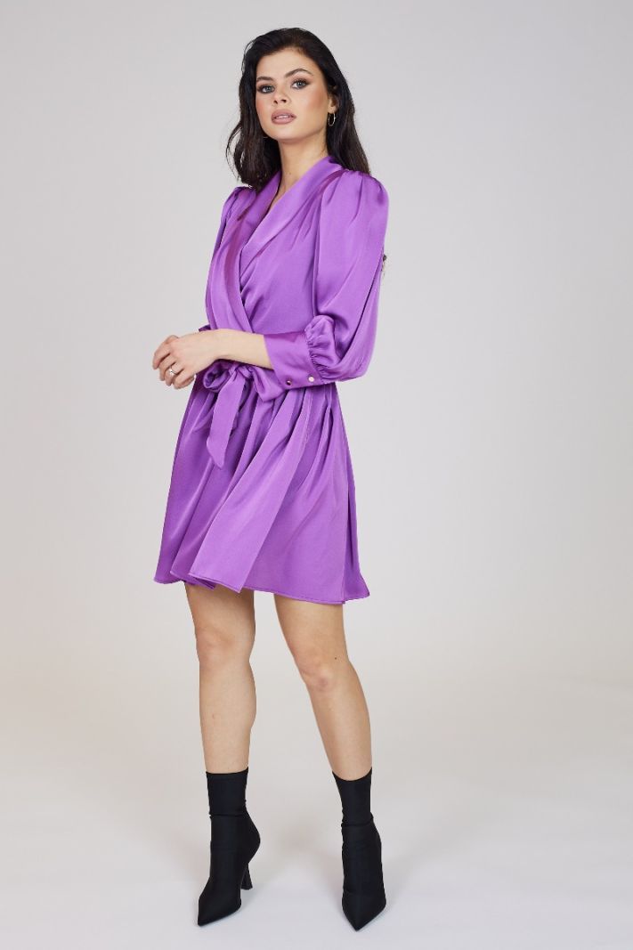Trumpa atlasinė suknelė, violetinės spalvos